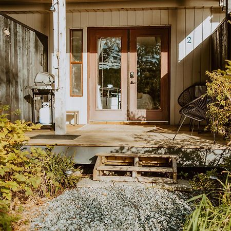Lunar Cove Inn Charters And Tours Tofino Kültér fotó