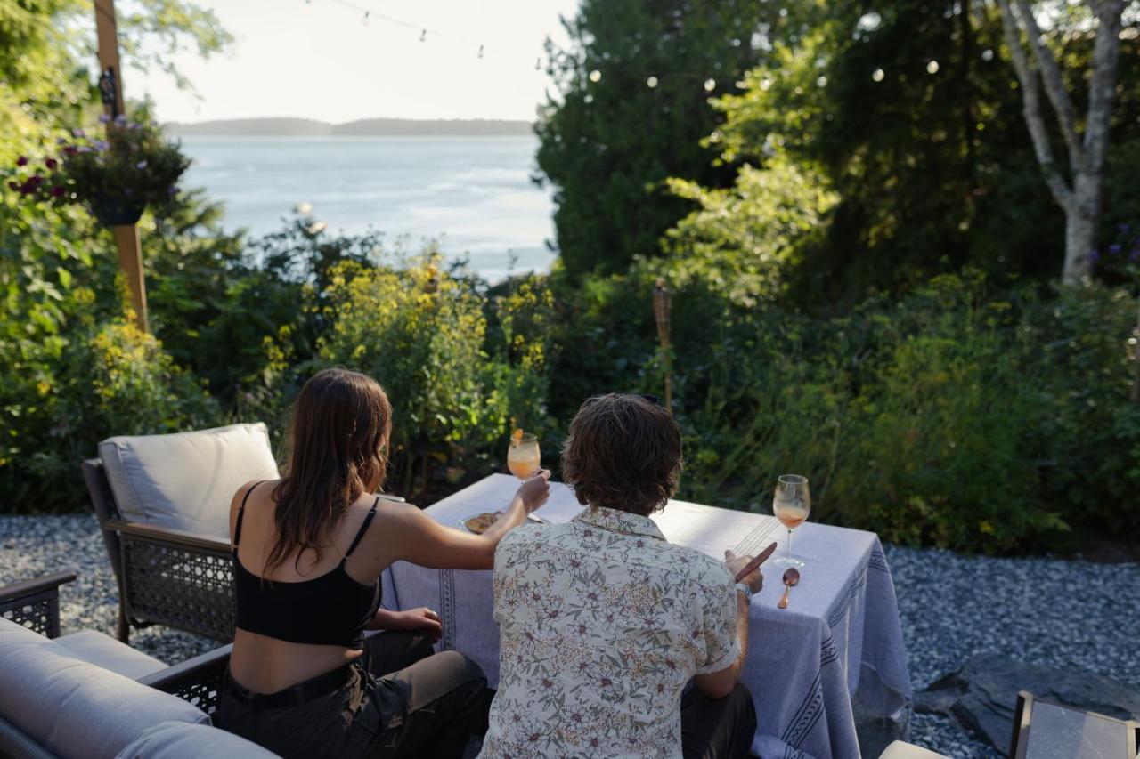 Lunar Cove Inn Charters And Tours Tofino Kültér fotó
