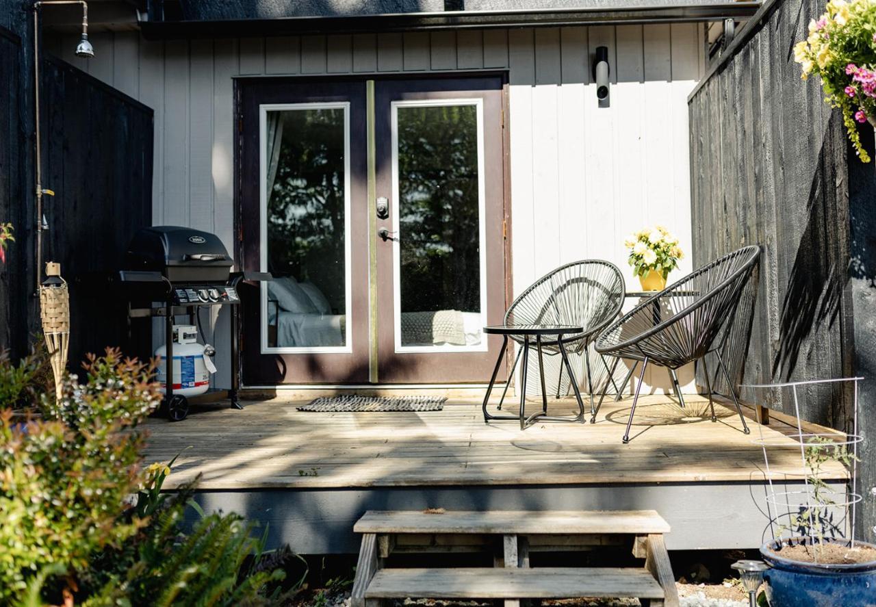 Lunar Cove Inn Charters And Tours Tofino Kültér fotó