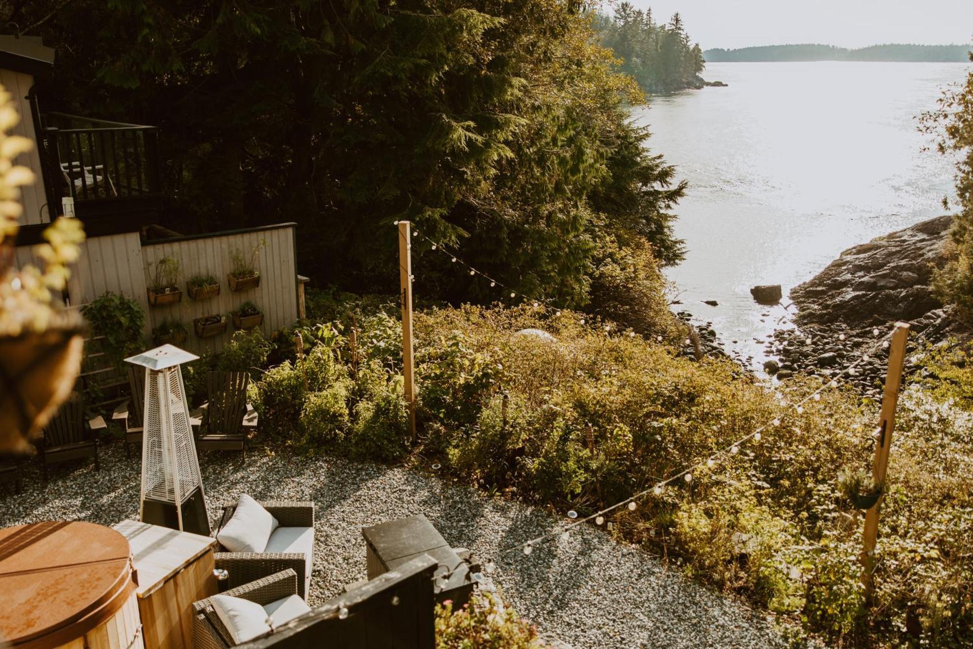 Lunar Cove Inn Charters And Tours Tofino Kültér fotó