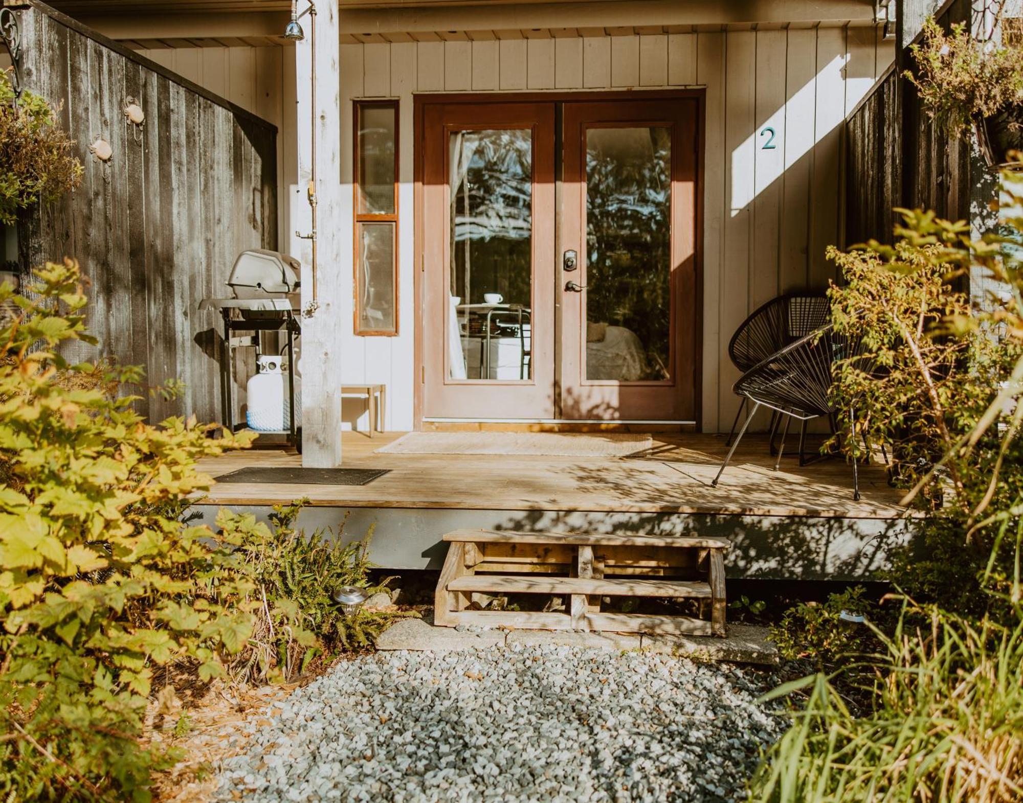 Lunar Cove Inn Charters And Tours Tofino Kültér fotó