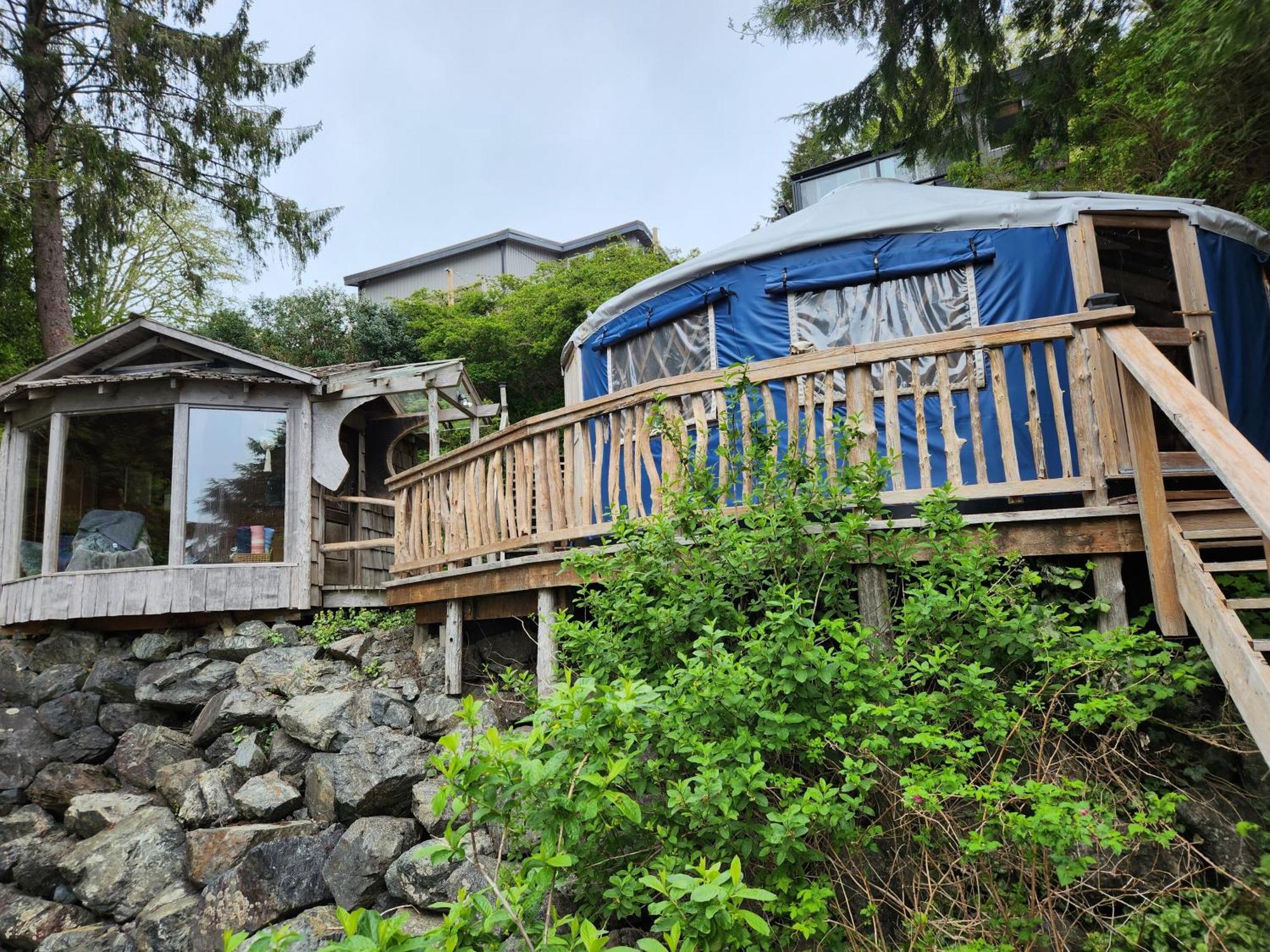 Lunar Cove Inn Charters And Tours Tofino Kültér fotó